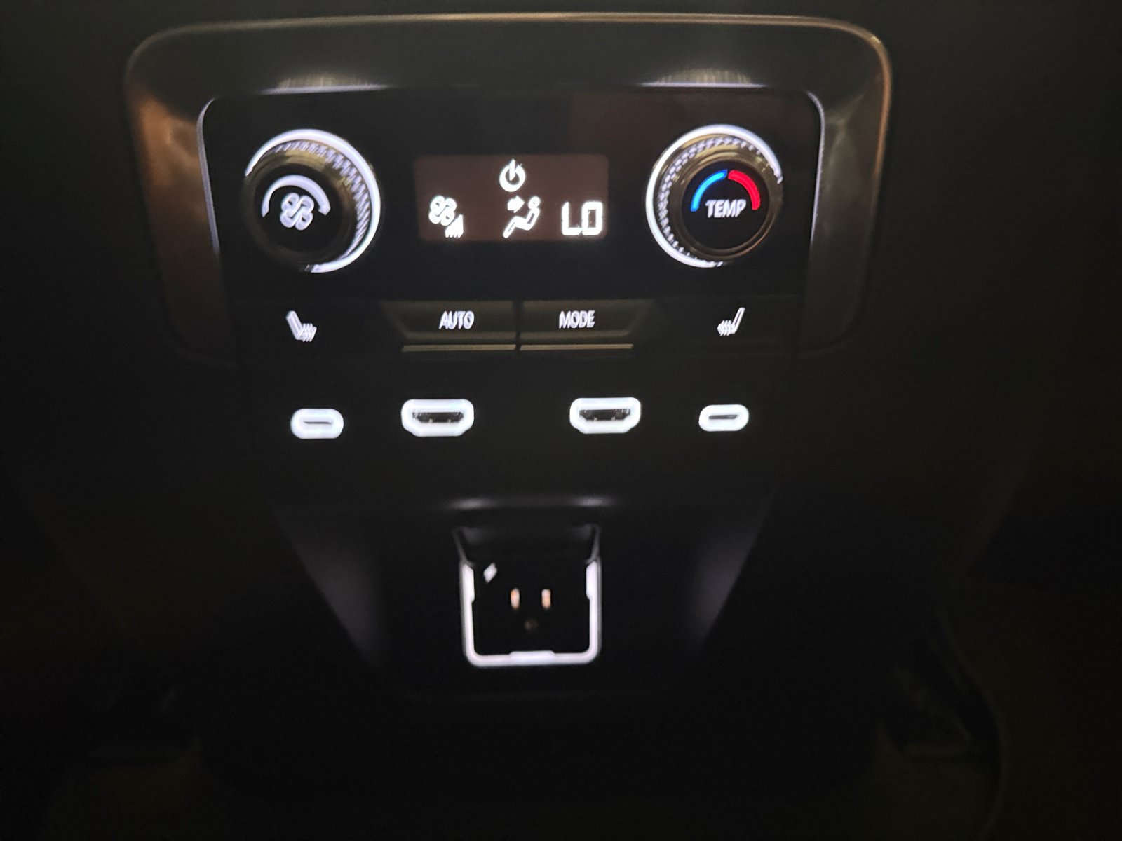 Used 2024 GMC Yukon XL Denali w/ Advanced Technology Package RWD image 41