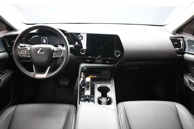Used 2025 Lexus NX 250 FWD w/ Towing Package (2000 Lbs) image 17