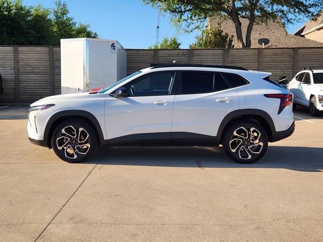 Used 2025 Chevrolet Trax RS w/ Sunroof Package image 12