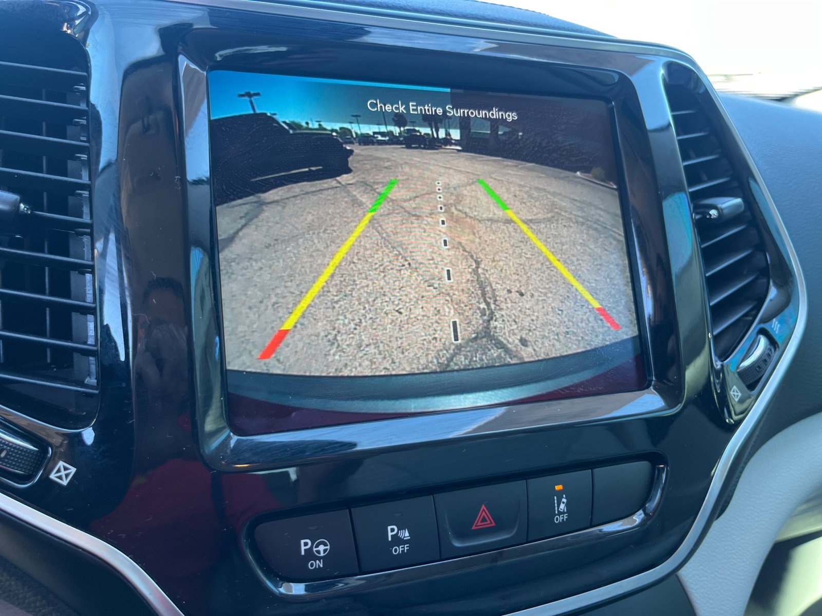 Used 2020 Jeep Cherokee Limited w/ Technology Group image 29