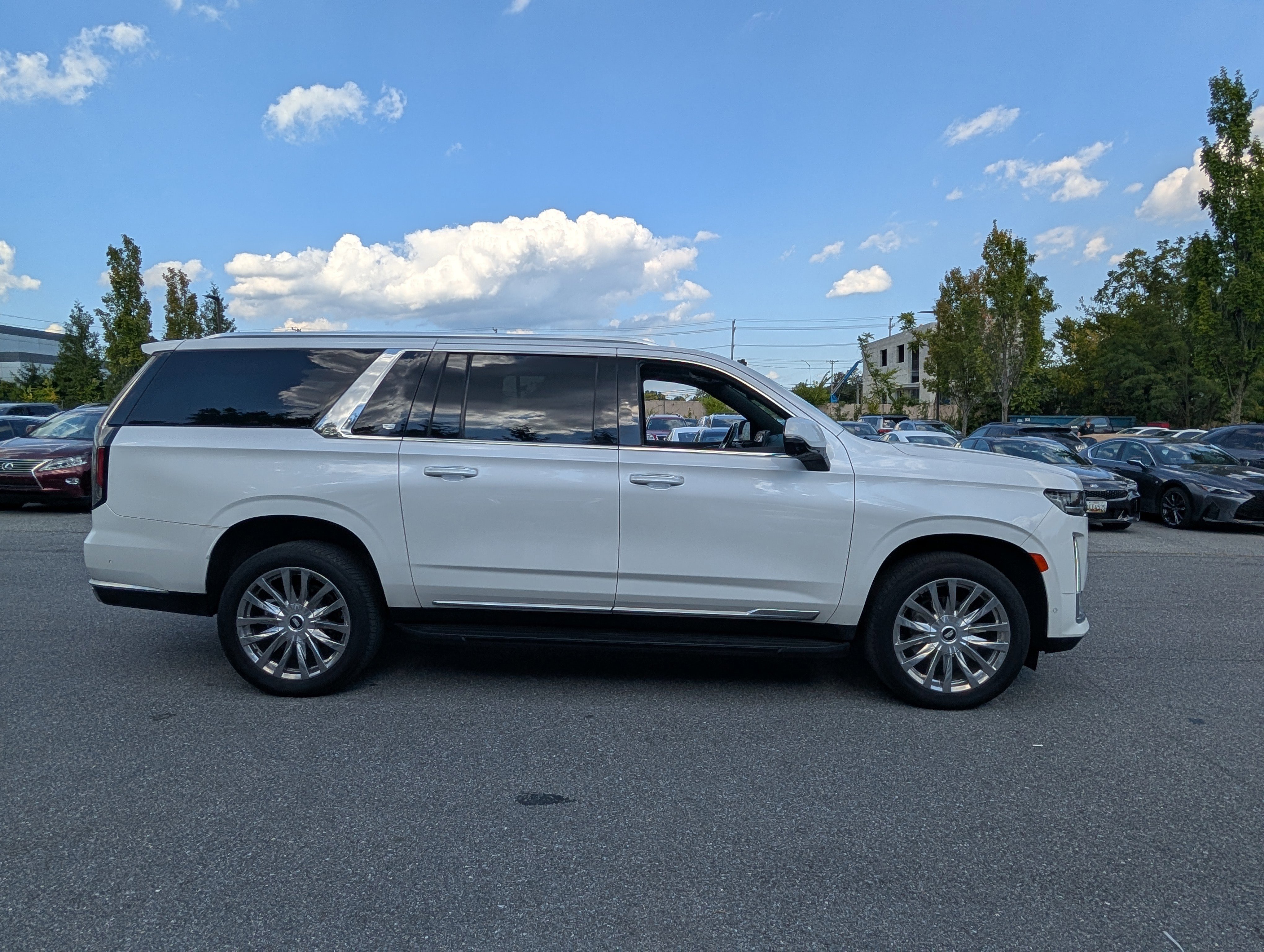 Used 2021 Cadillac Escalade ESV Premium Luxury w/ Performance Package image 2