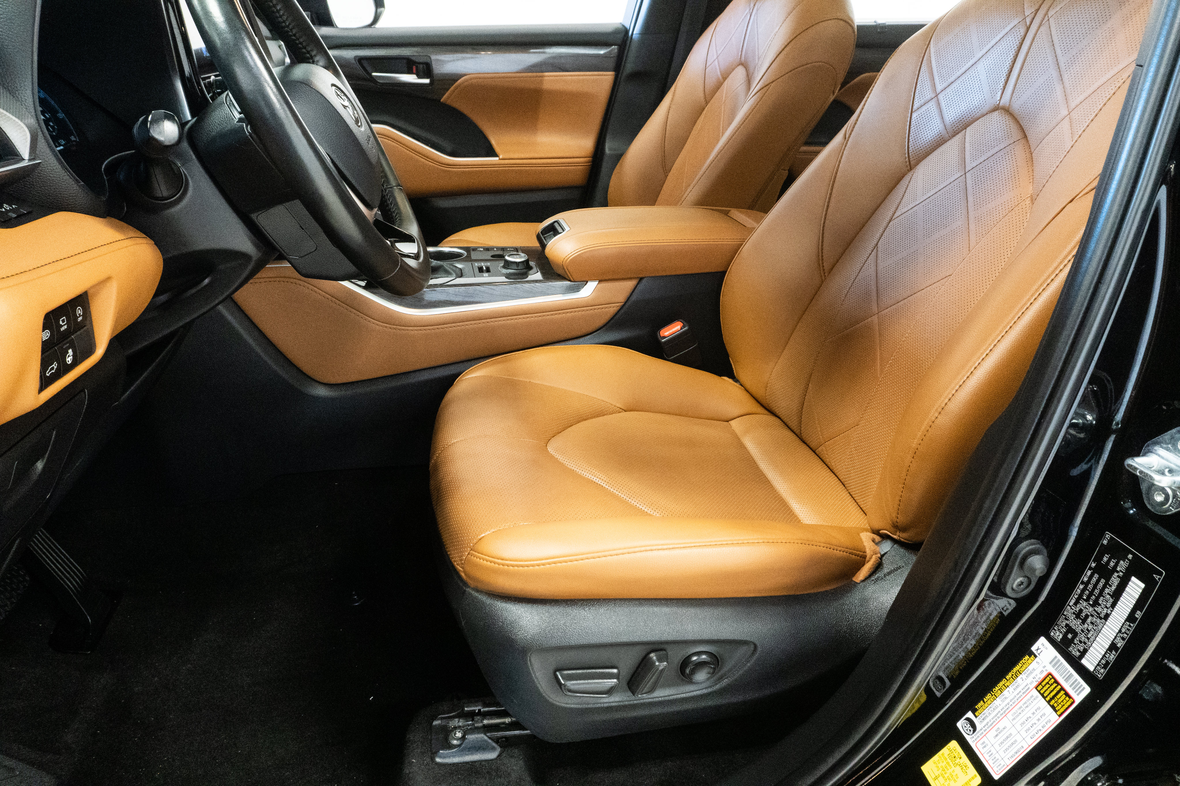Used 2025 Toyota Highlander Platinum AWD/4WD image 8