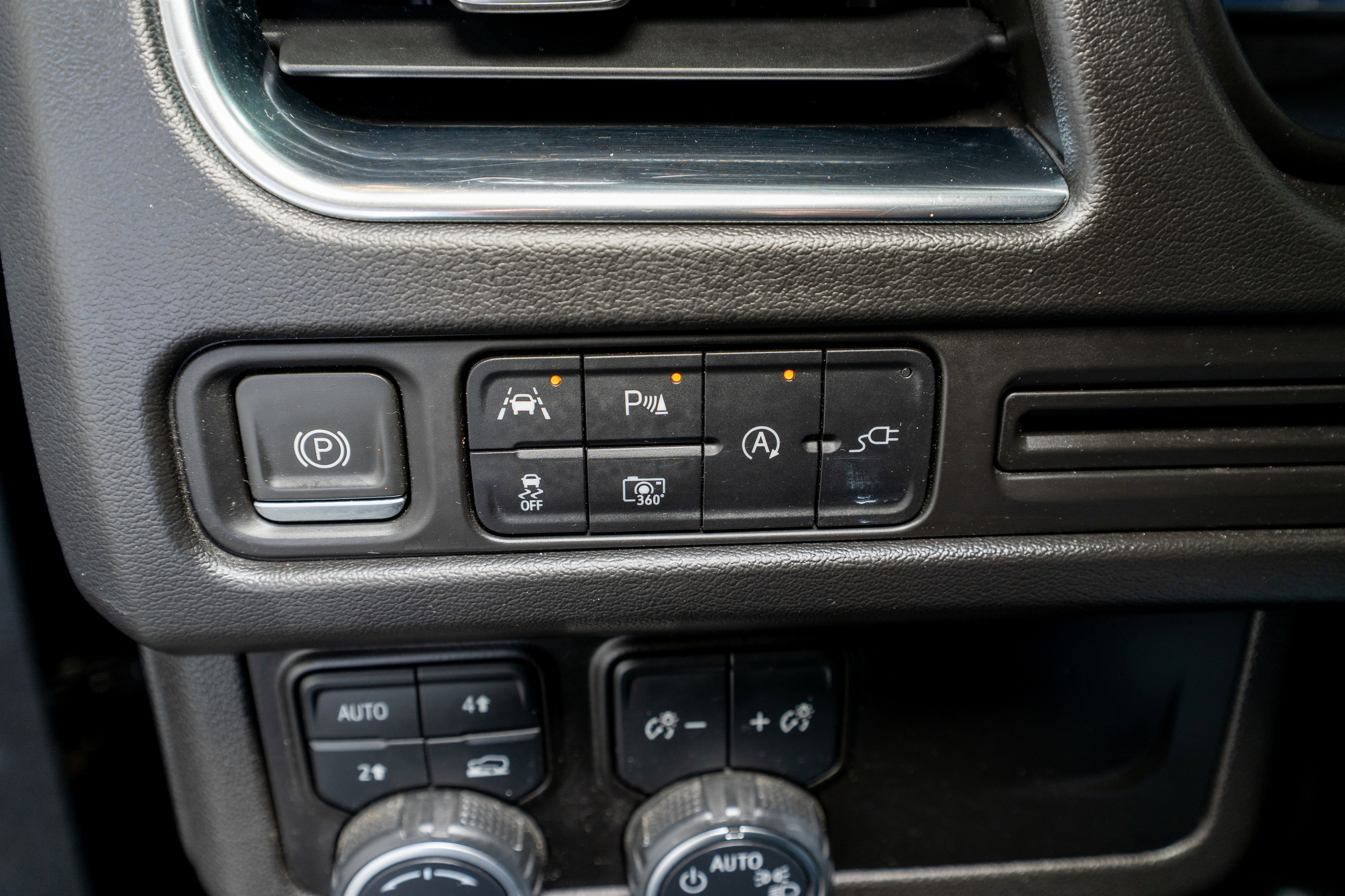 Used 2022 Chevrolet Tahoe LT w/ Luxury Package image 28