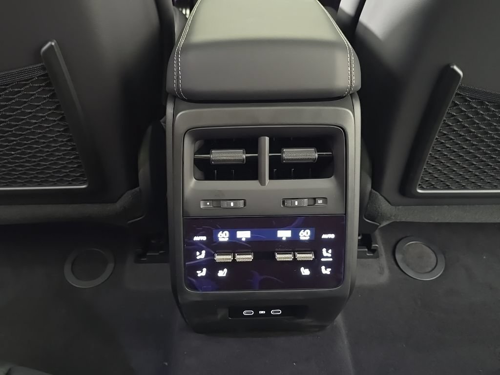 Certified 2025 Porsche Macan Turbo Electric AWD/4WD image 27