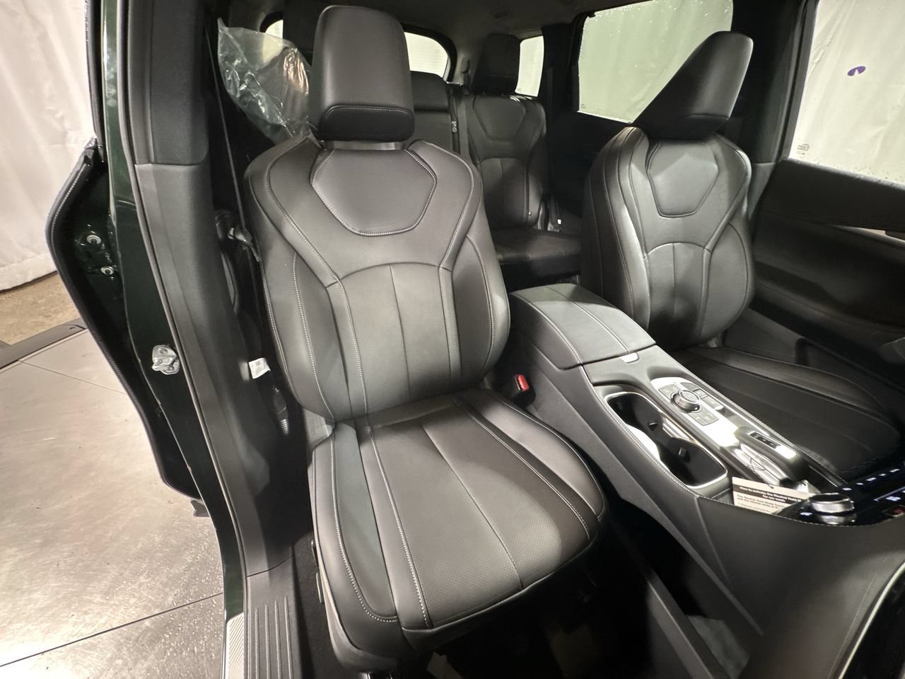 Certified 2026 INFINITI QX60 Luxe w/ Family Package AWD/4WD image 36