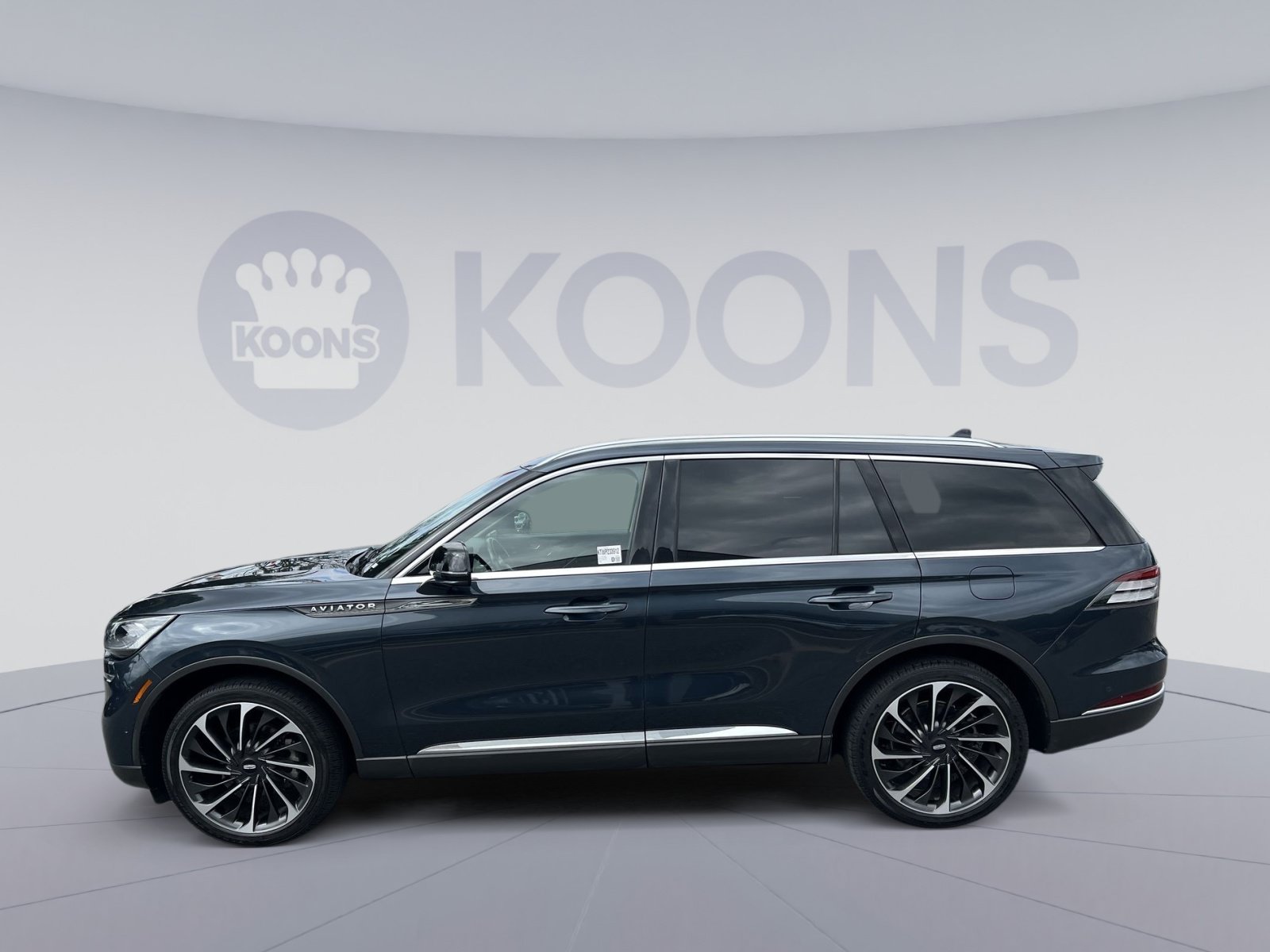 Used 2023 Lincoln Aviator Reserve w/ Equipment Group 201A AWD/4WD image 2