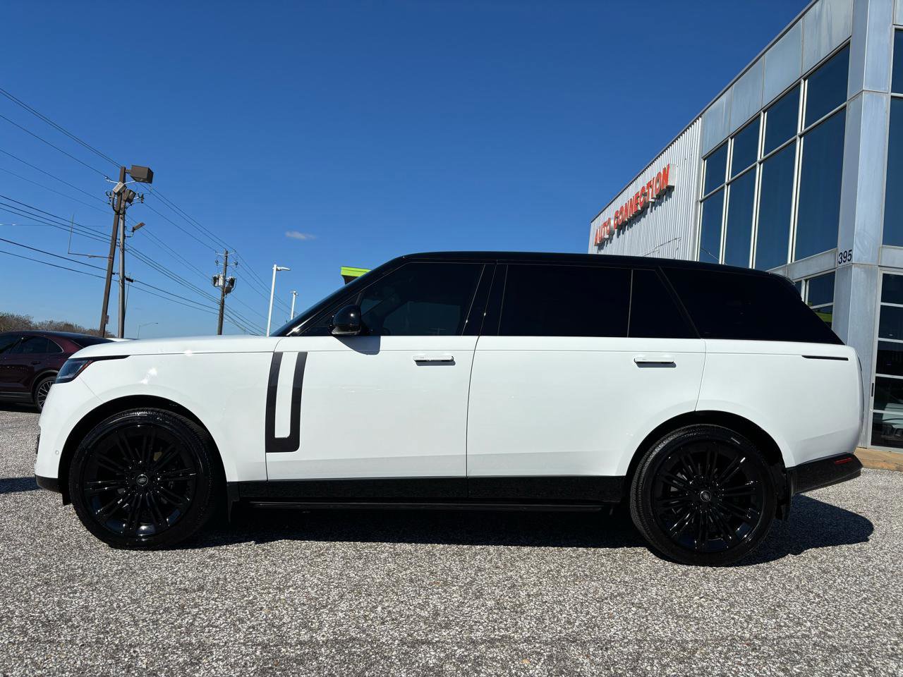 Used 2025 Land Rover Range Rover Long Wheelbase SE image 3