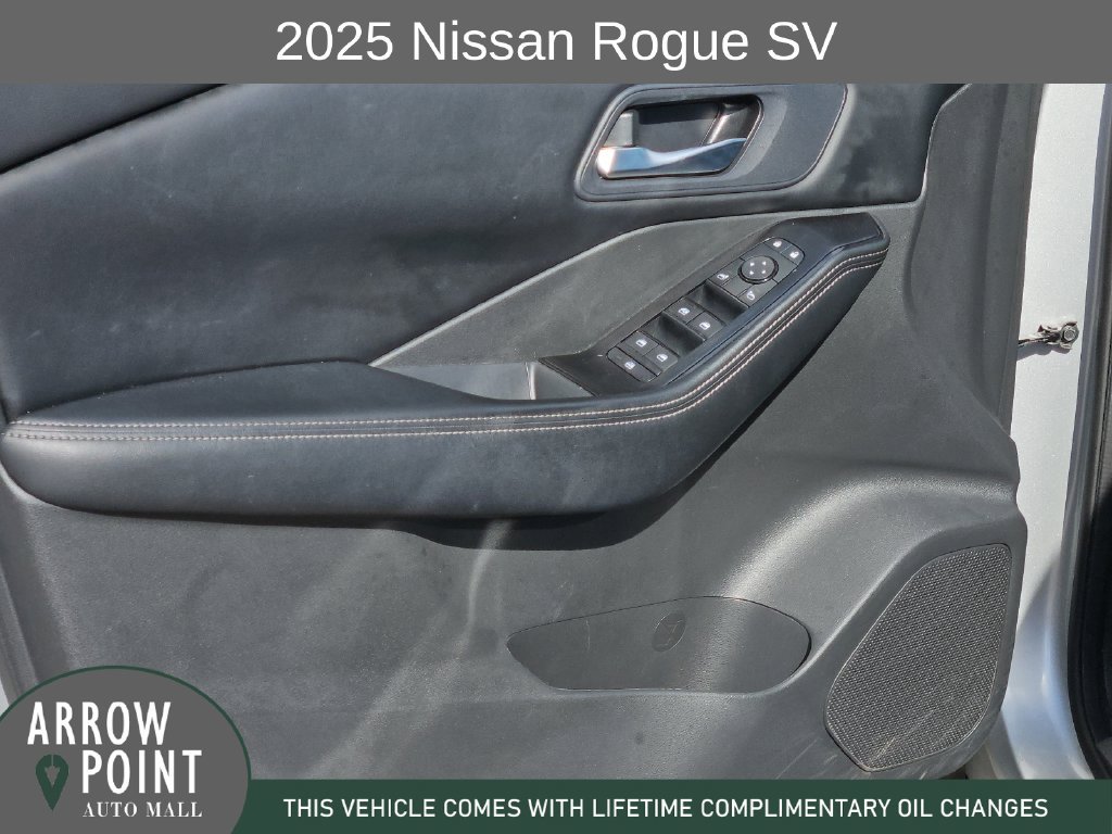 Used 2025 Nissan Rogue SV FWD image 21