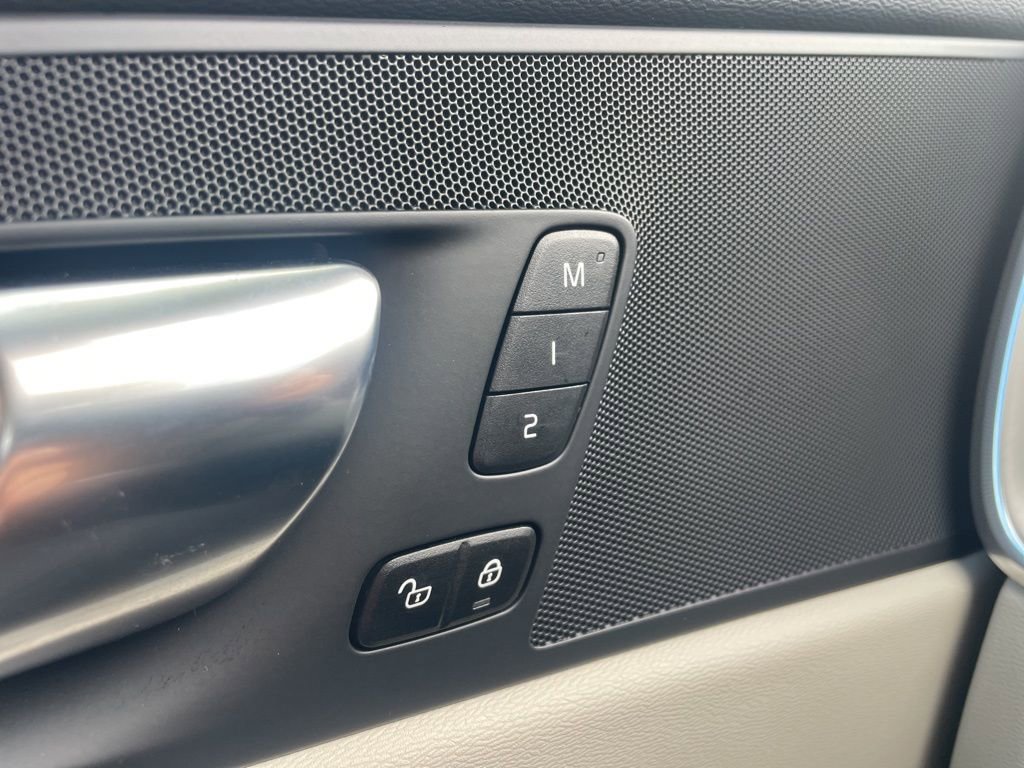 Certified 2025 Volvo XC60 T8 Core w/ Climate Package image 29