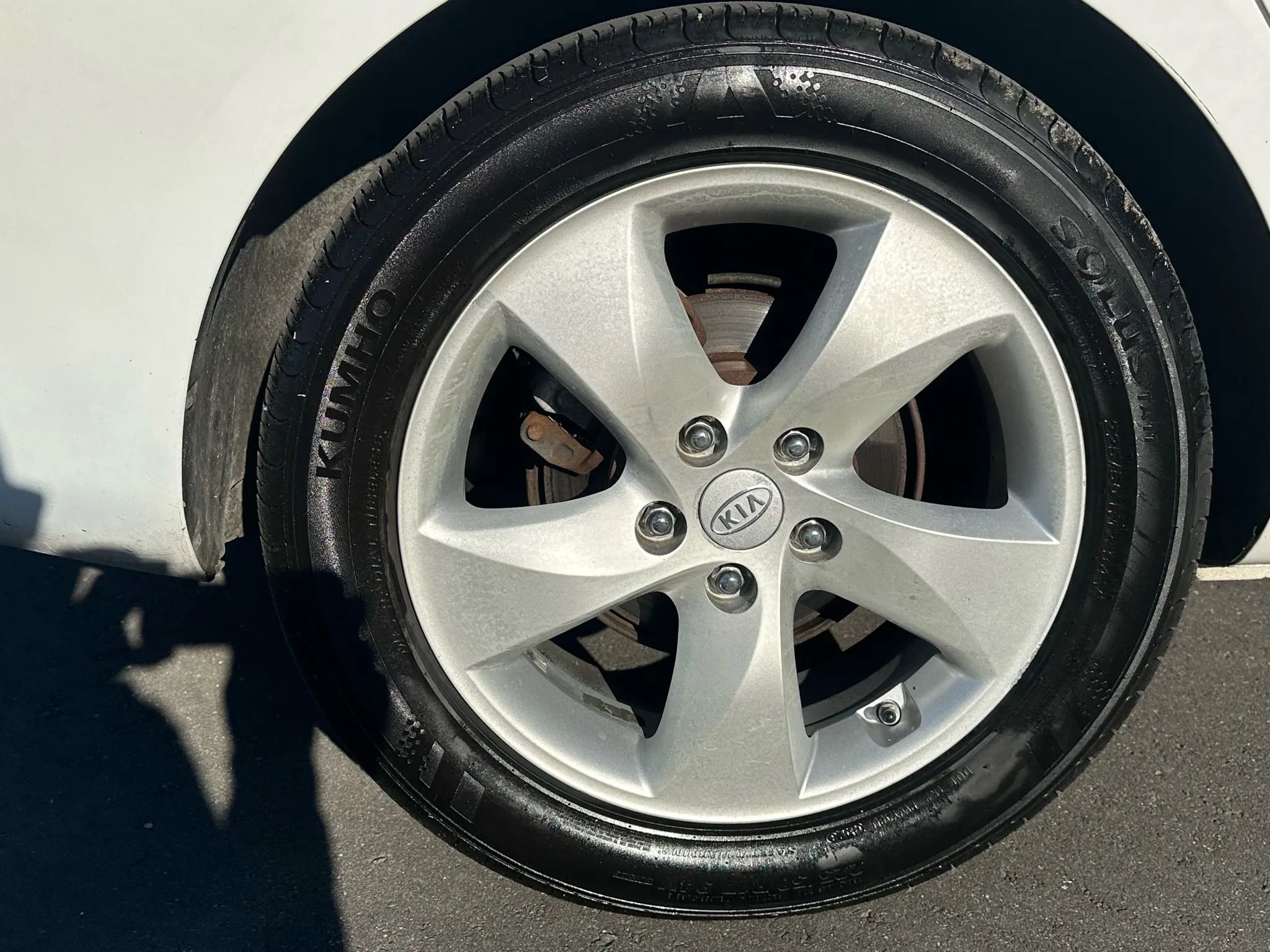 Used 2007 Kia Rondo EX w/ Premium Pkg image 11