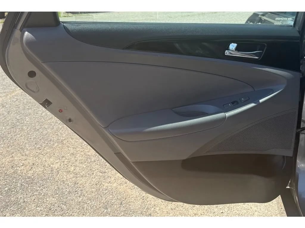Used 2014 Hyundai Sonata Limited w/ Technology Package 05 FWD image 34