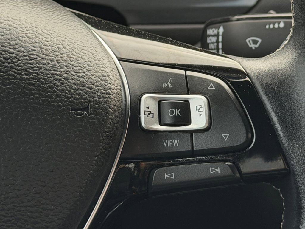 Used 2021 Volkswagen Tiguan SEL image 18