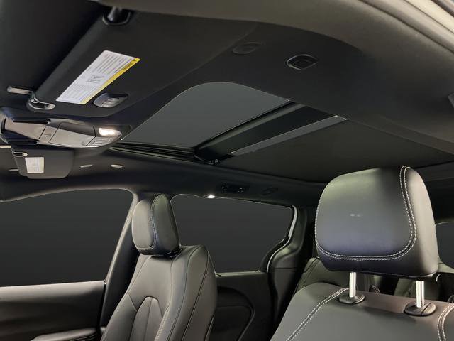 New 2026 Chrysler Pacifica Select image 7