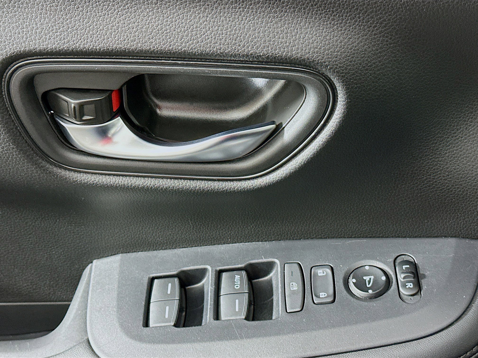 Used 2023 Honda HR-V LX image 15