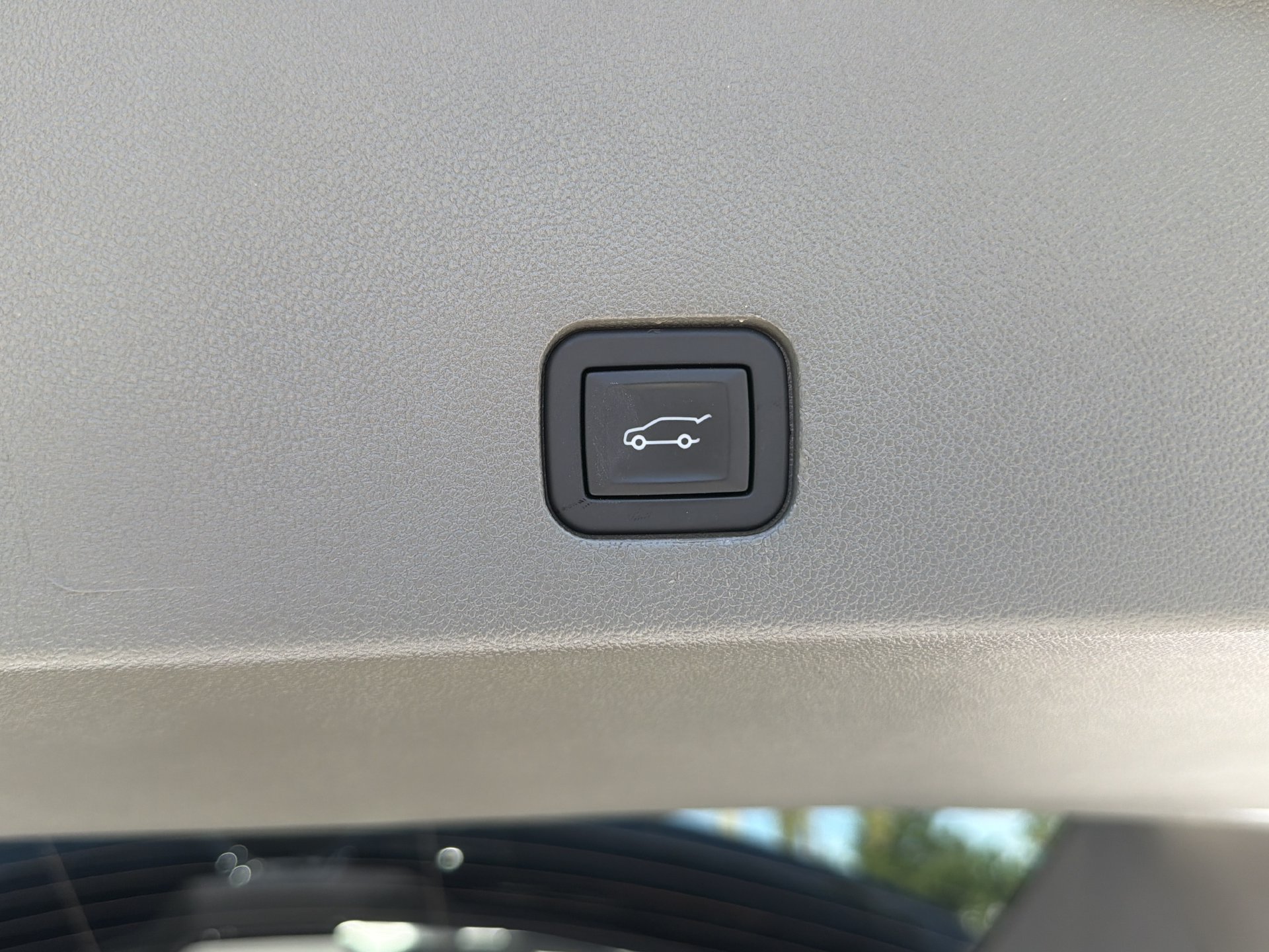Used 2024 Cadillac XT6 Premium Luxury w/ Technology Package FWD image 13