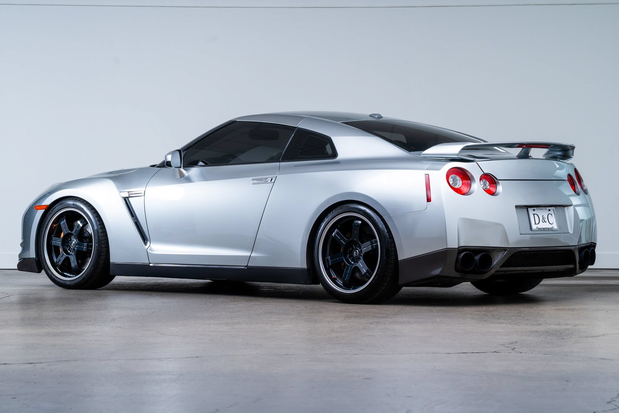 Used 2009 Nissan GT-R Premium AWD/4WD image 6