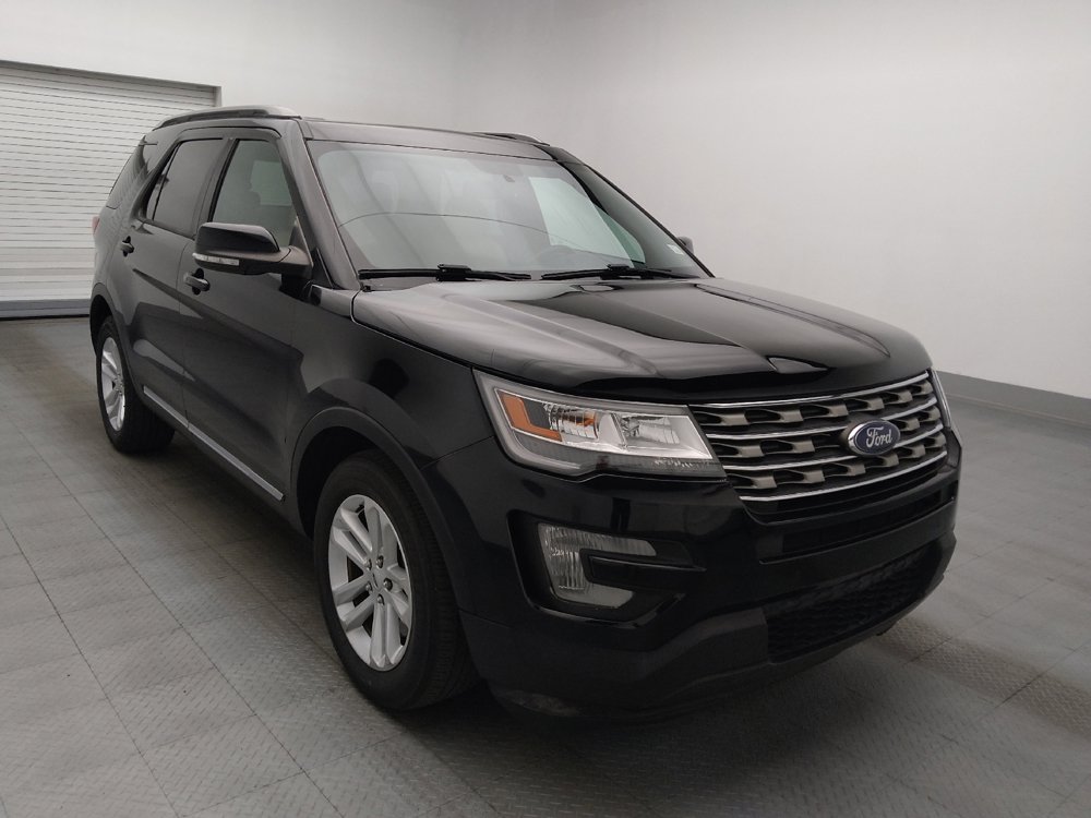 Used 2017 Ford Explorer XLT w/ Equipment Group 202A FWD image 13
