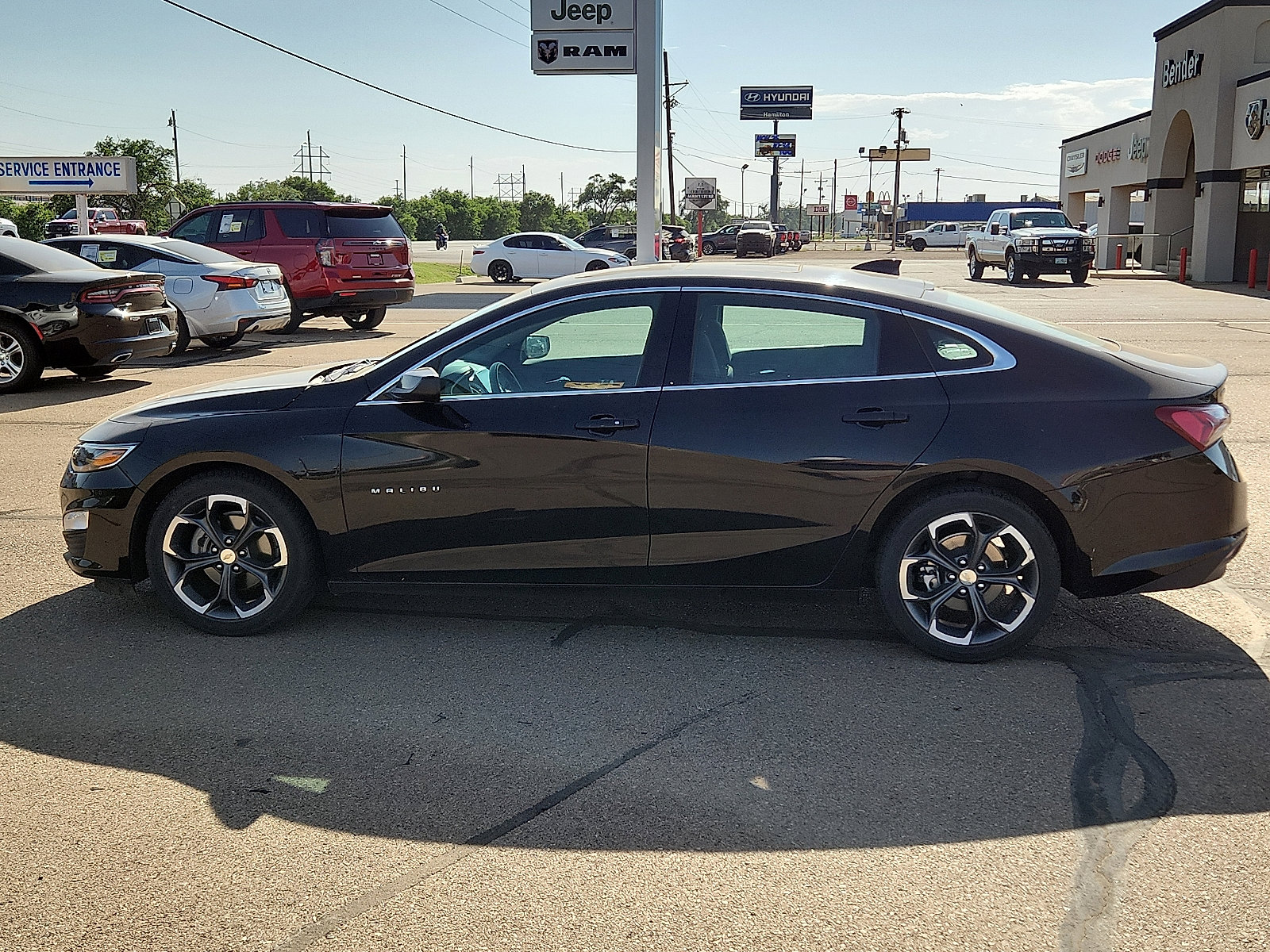 Used 2022 Chevrolet Malibu LT image 2