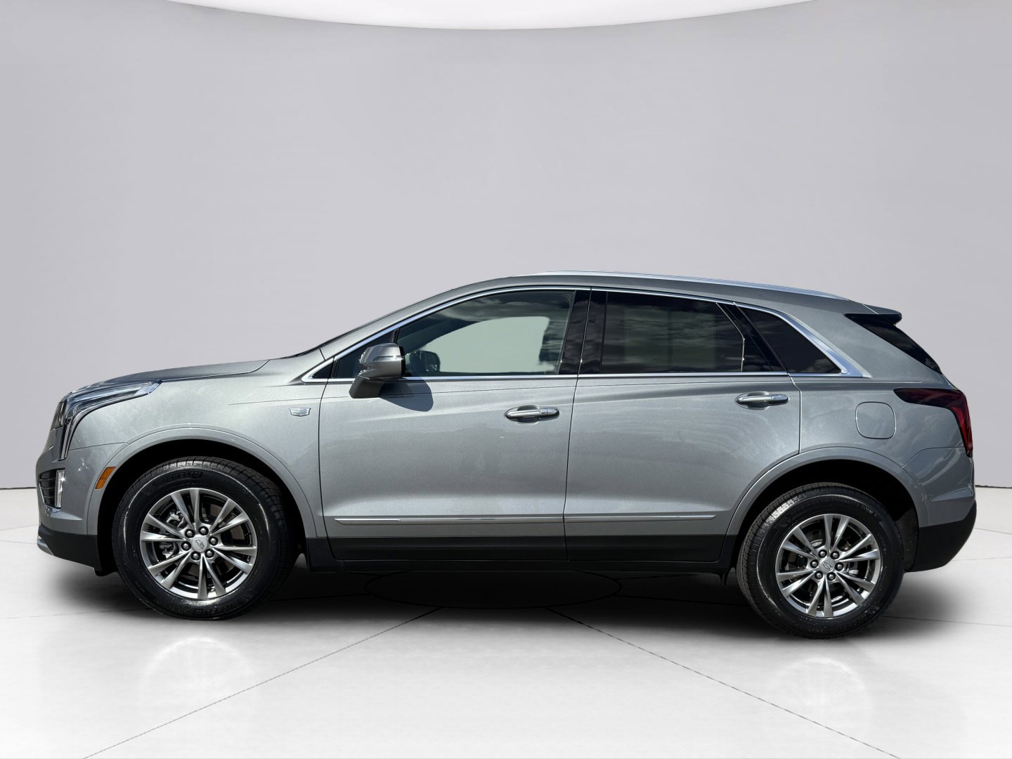 Used 2023 Cadillac XT5 Premium Luxury image 2