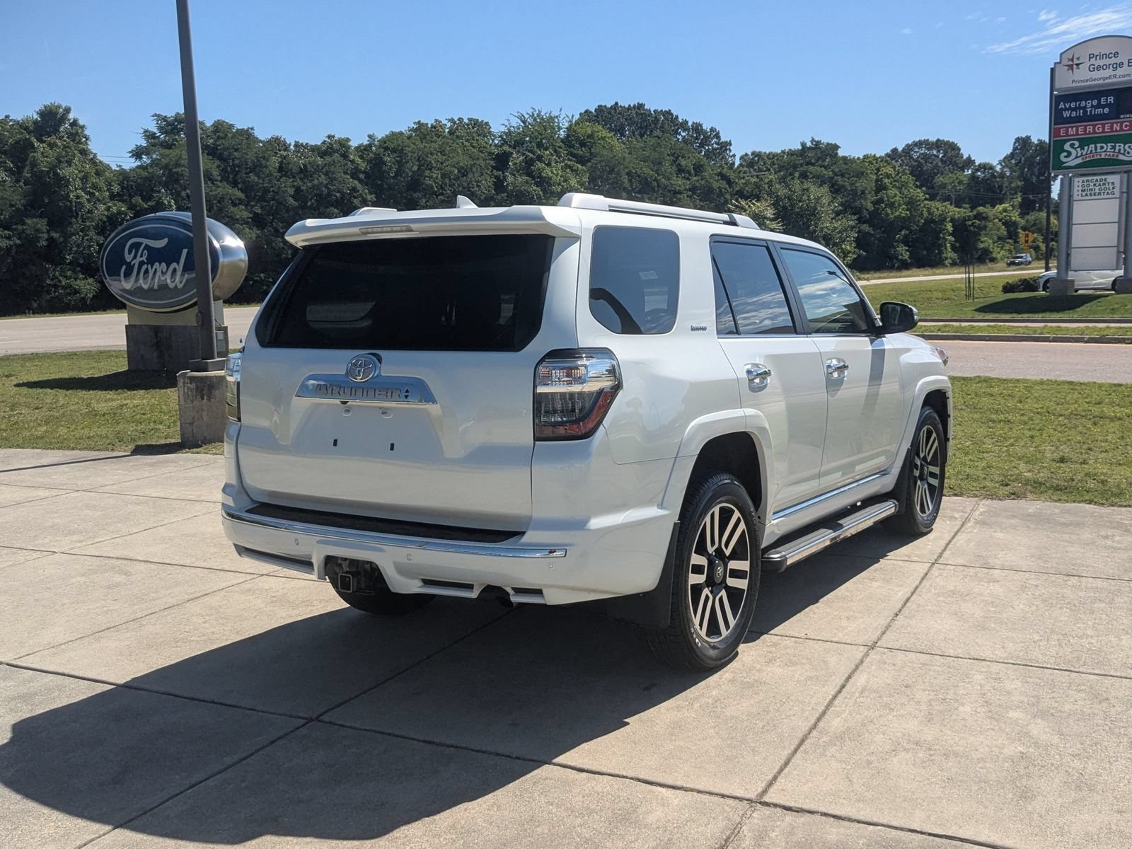 Used 2024 Toyota 4Runner Limited AWD/4WD image 3