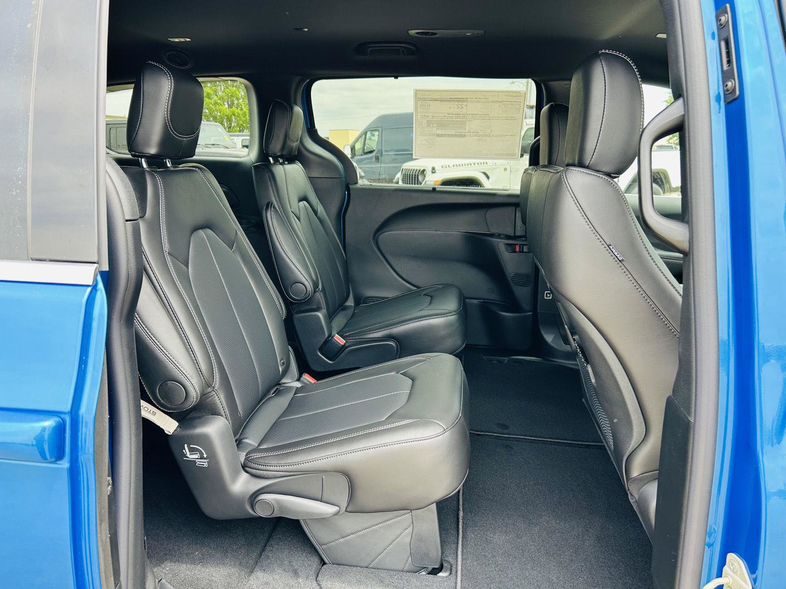 New 2027 Chrysler Pacifica Select FWD image 29