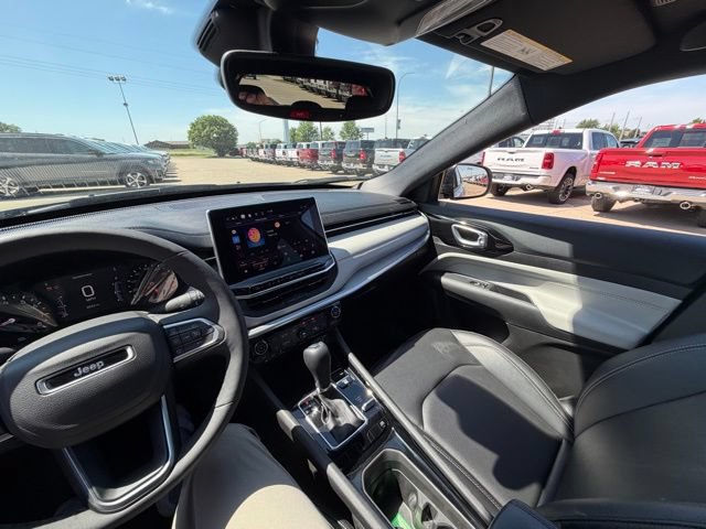 Used 2025 Jeep Compass Limited AWD/4WD image 17