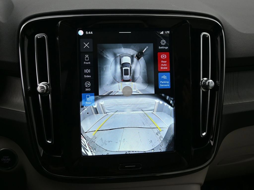 New 2026 Volvo XC40 B5 Ultra w/ Climate Package AWD/4WD image 13