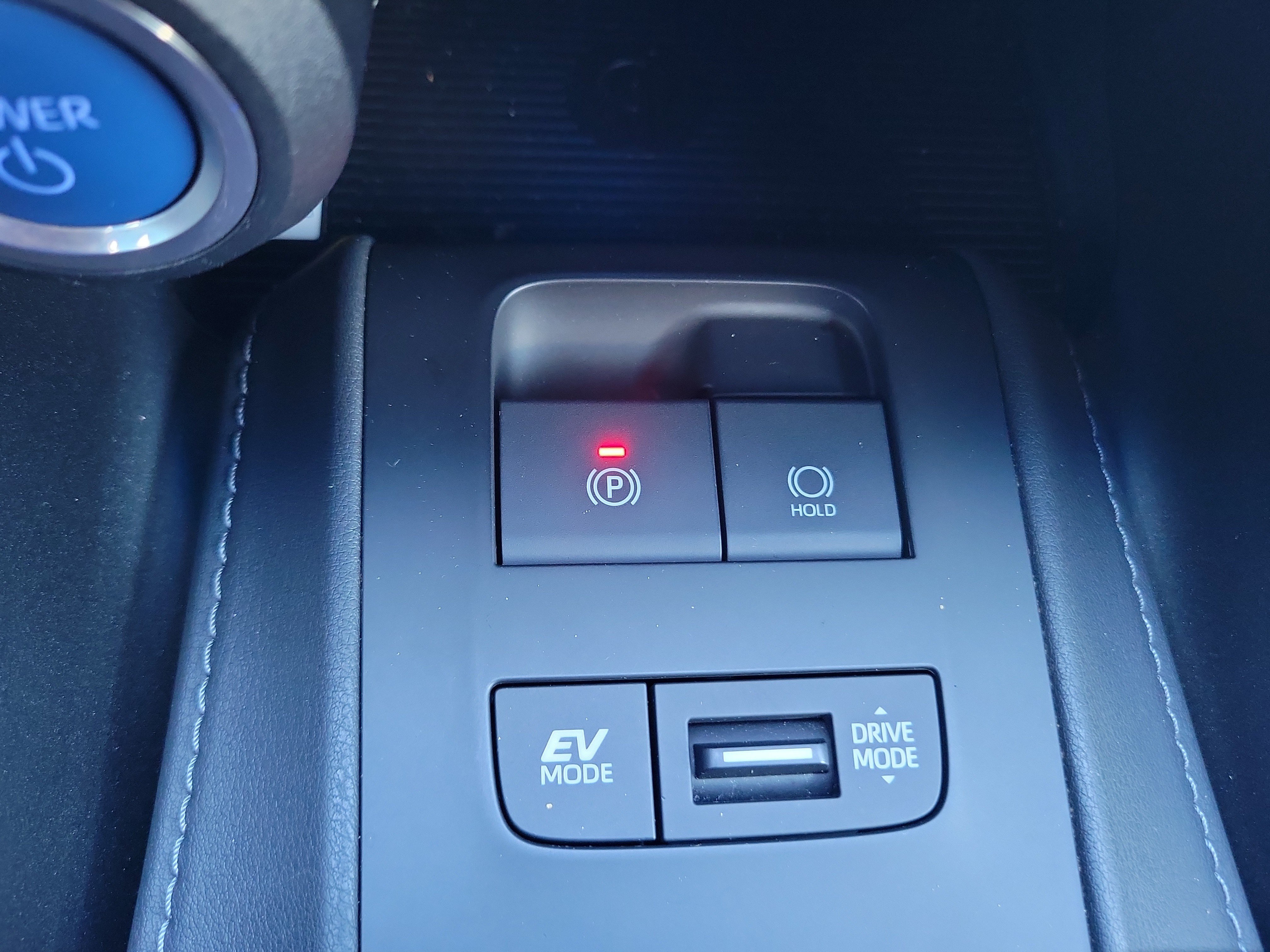 Used 2021 Toyota Venza LE AWD/4WD image 28