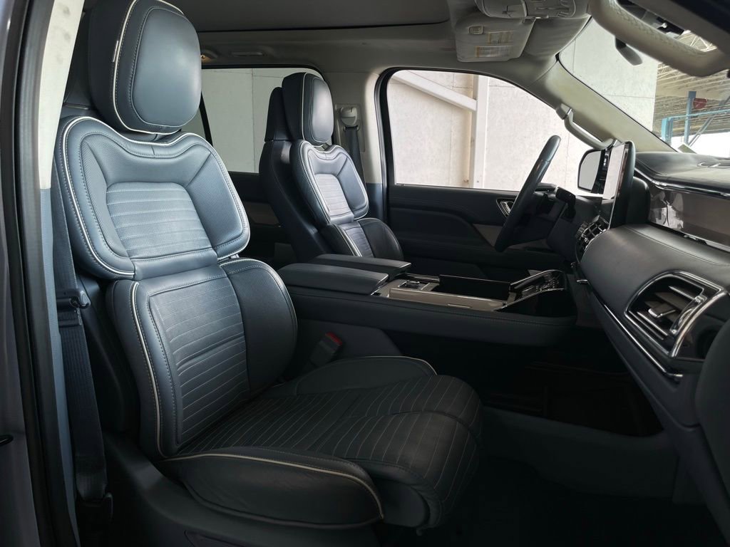 Used 2021 Lincoln Navigator Black Label w/ Cargo Convenience Package image 19
