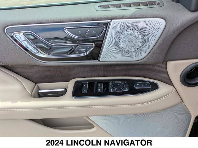 Used 2024 Lincoln Navigator Reserve AWD/4WD image 11