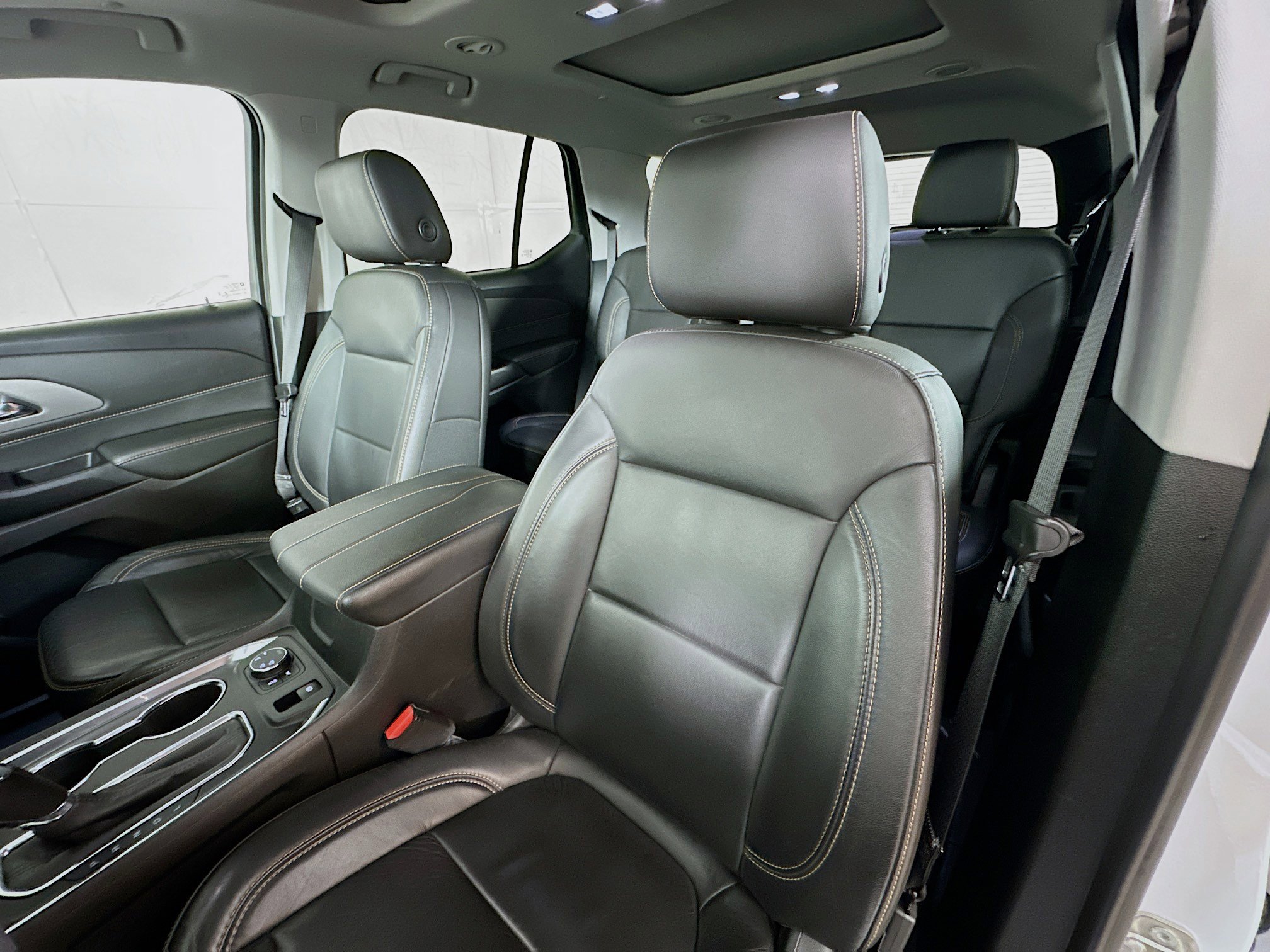 Used 2020 Chevrolet Traverse LT w/ LT Premium Package image 21