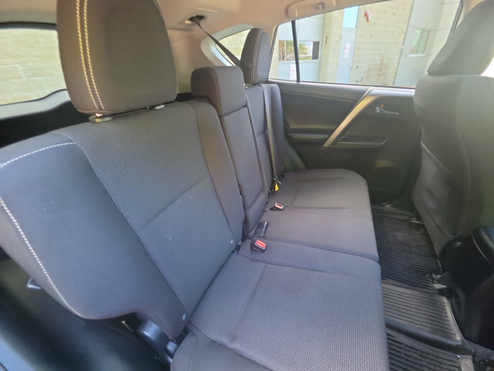 Used 2018 Toyota RAV4 XLE AWD/4WD image 23
