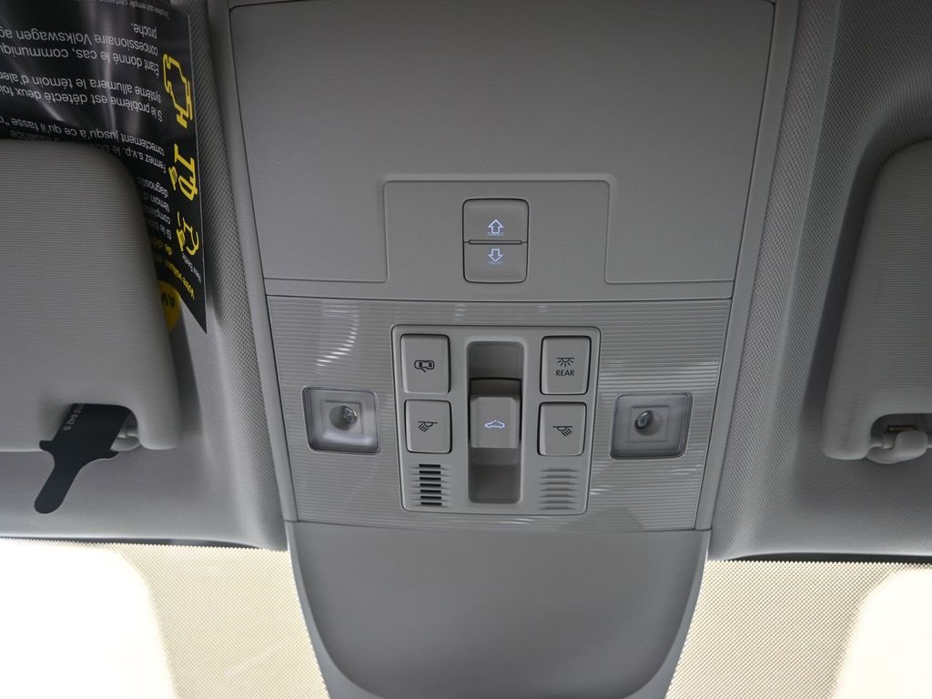 New 2025 Volkswagen Taos SE image 31