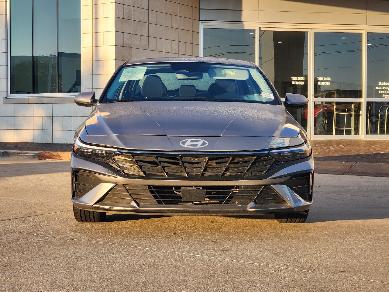 Used 2025 Hyundai Elantra SEL FWD image 2