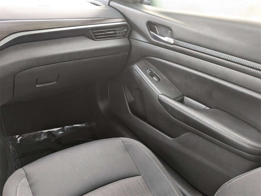 Used 2024 Nissan Altima 2.5 SV image 17