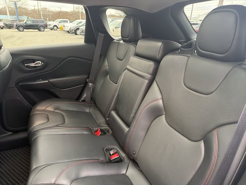 Used 2019 Jeep Cherokee Trailhawk image 28