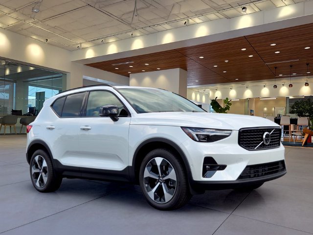 New 2026 Volvo XC40 B5 Plus w/ Protection Package Premier AWD/4WD image 5