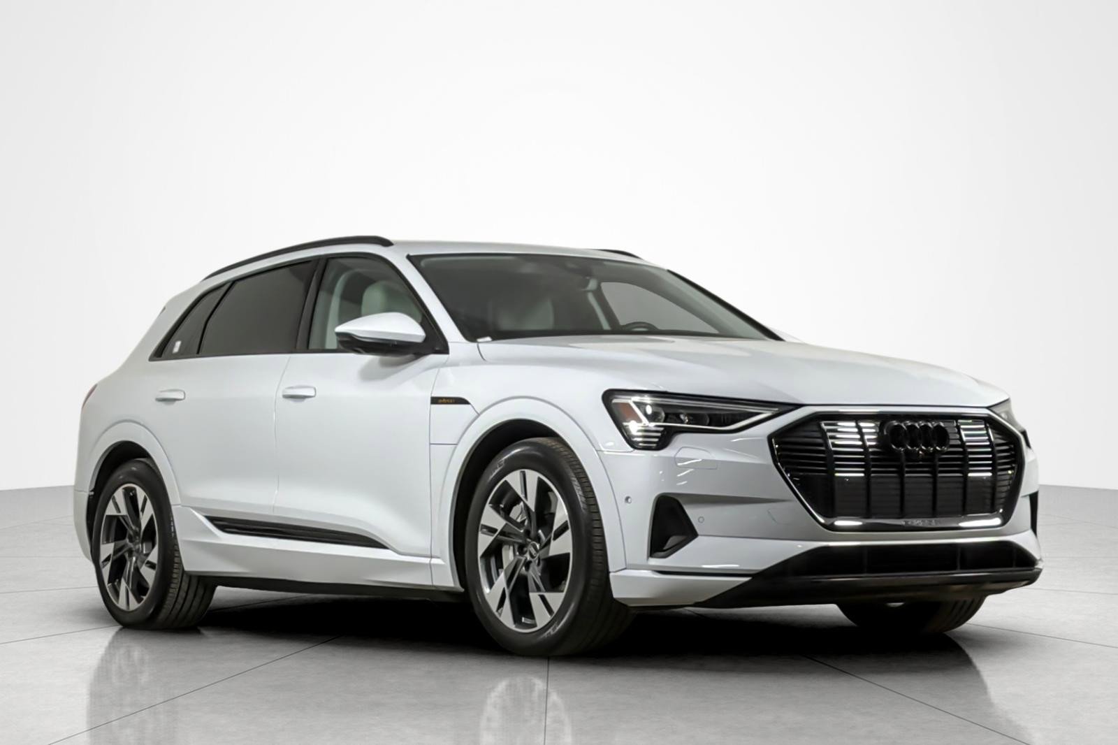 Used 2023 Audi e-tron Premium w/ Convenience Plus Package AWD/4WD image 7