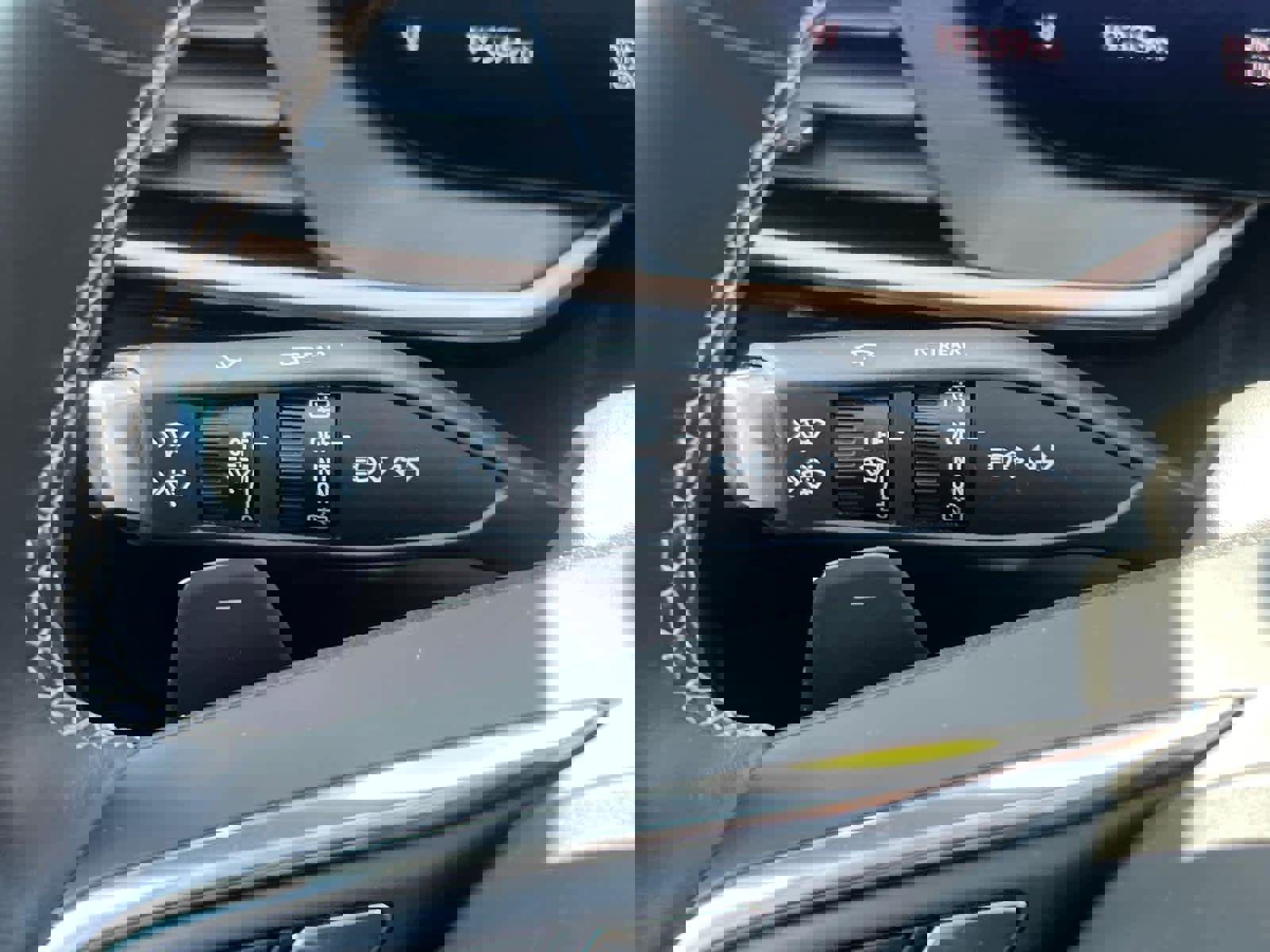 Certified 2025 Buick Envision Sport Touring image 19