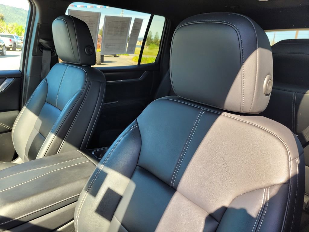 Used 2024 GMC Acadia Elevation image 17