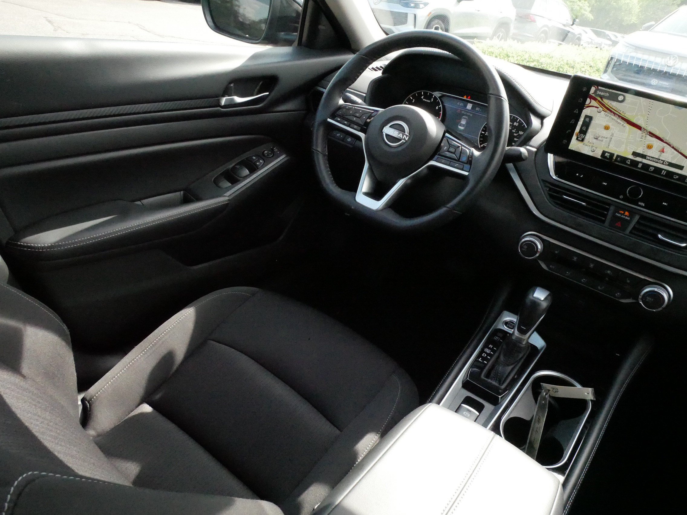 Used 2024 Nissan Altima 2.5 SV w/ SV Premium Package AWD/4WD image 9