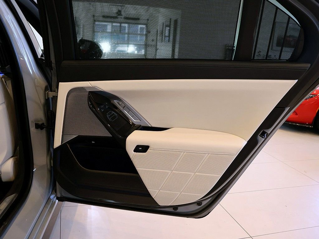 Used 2024 BMW 760i xDrive w/ Premium Package 2 image 66