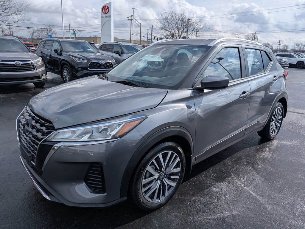 Used 2024 Nissan Kicks SV image 3