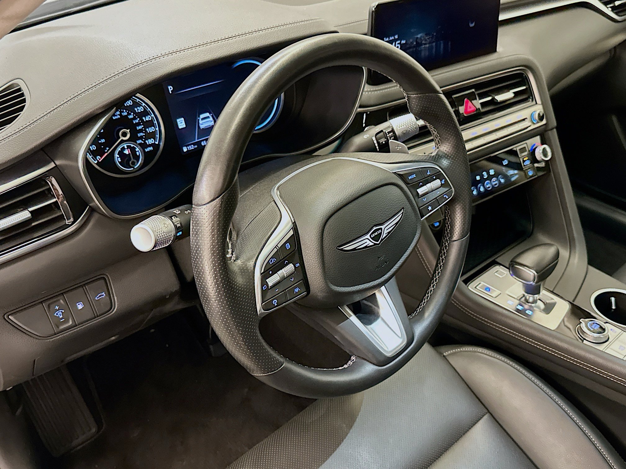 Used 2025 Genesis G70 2.5T AWD/4WD image 18