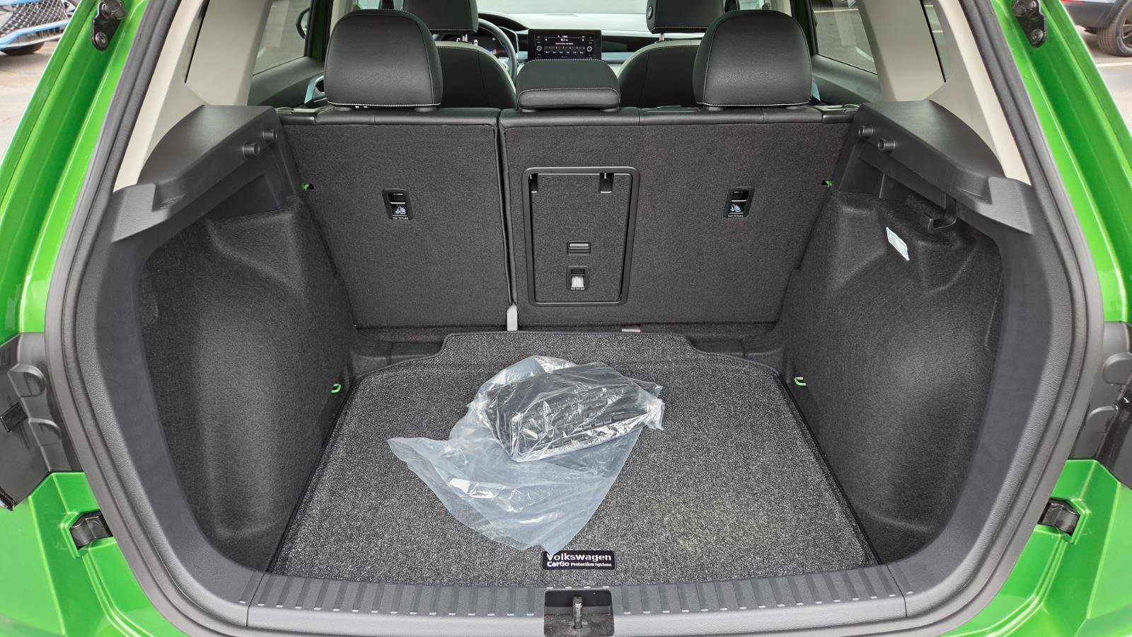 Certified 2025 Volkswagen Taos SE w/ Panoramic Sunroof Package FWD image 56