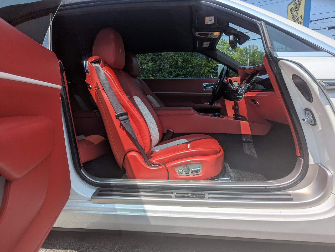 Used 2018 Rolls-Royce Dawn image 44