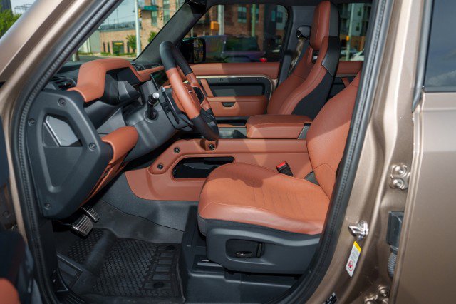 Used 2026 Land Rover Defender 110 OCTA image 9