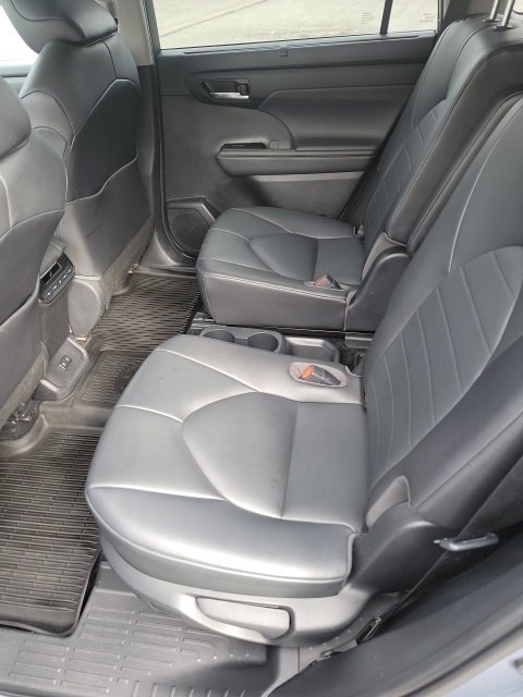Used 2020 Toyota Highlander XLE image 9