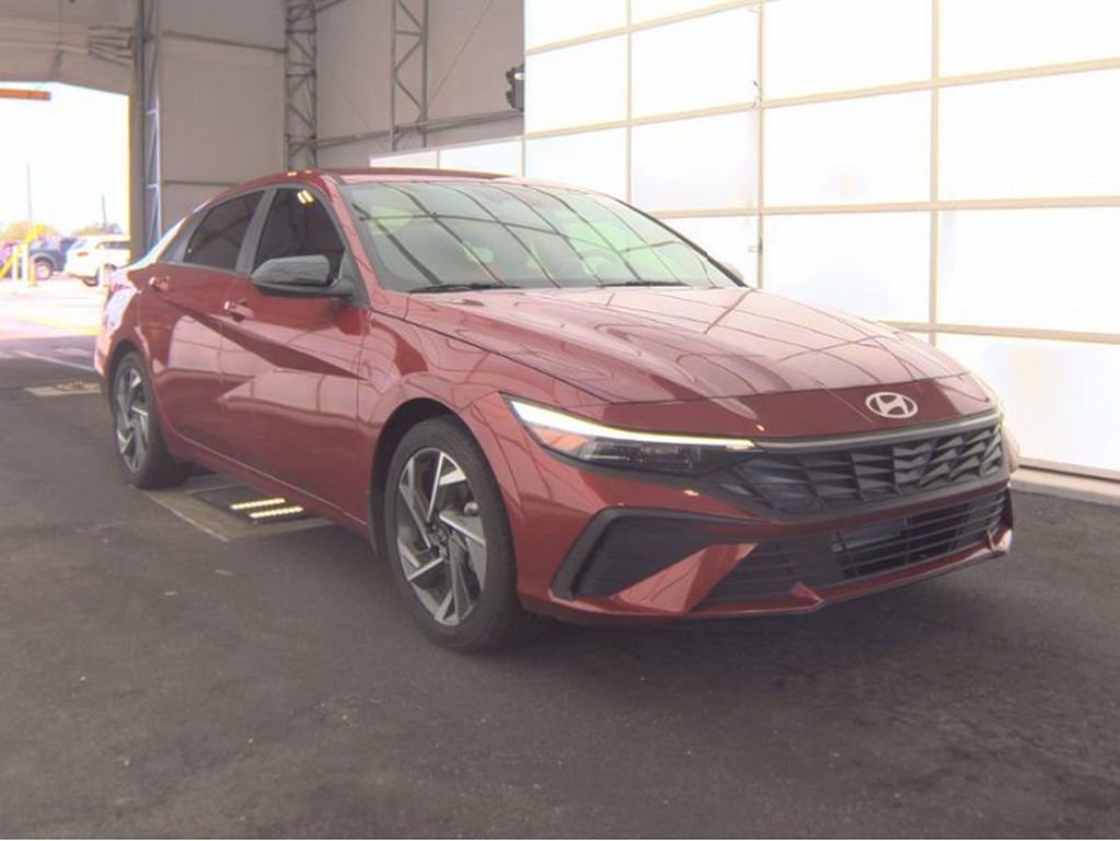 Used 2025 Hyundai Elantra Sport FWD image 4