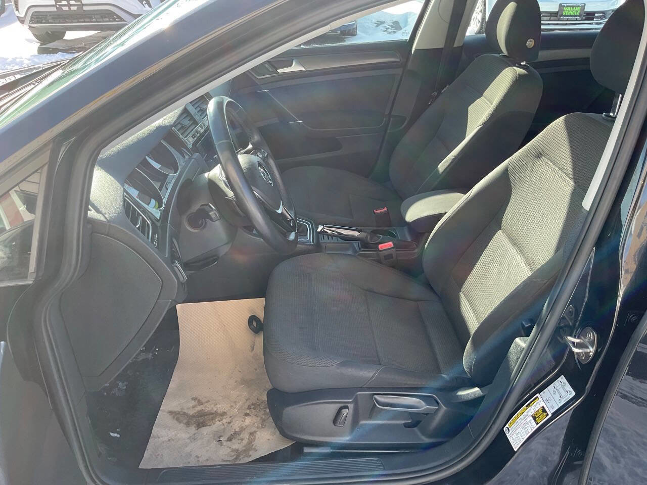 Used 2019 Volkswagen Golf S image 13
